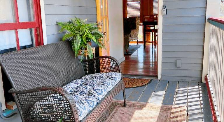 Vacation home with patio | Pet-friendly — photo 3