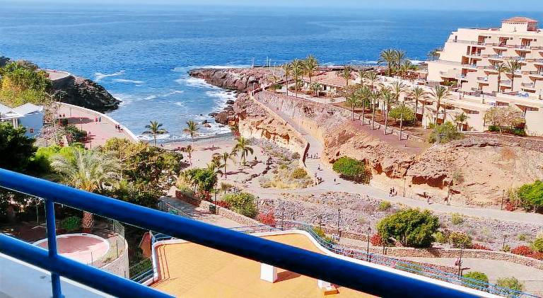 Holiday apartment with pool in Adeje