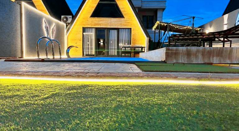 Villa with pool — photo 3