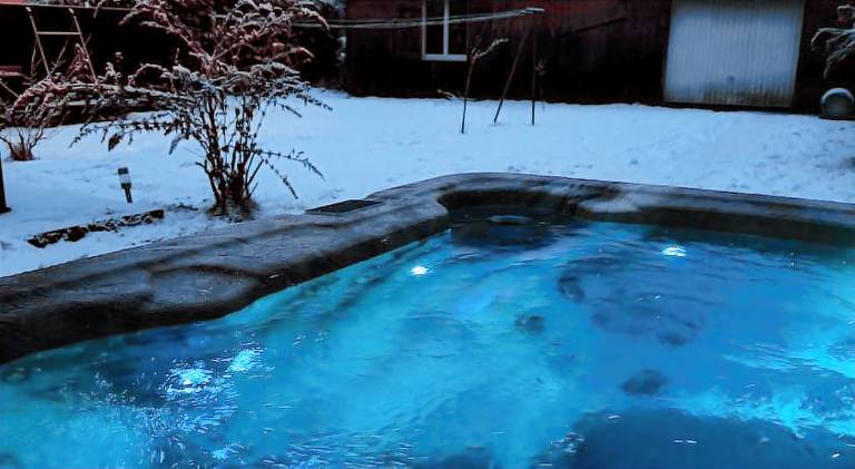 Vacation home with hot tub — photo 4