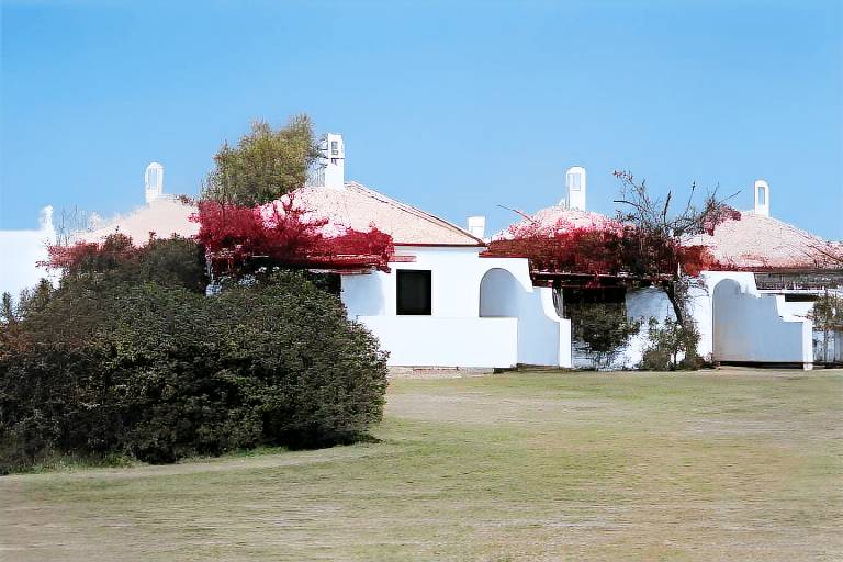Holiday apartment with yard, terrace & pool in Tavira