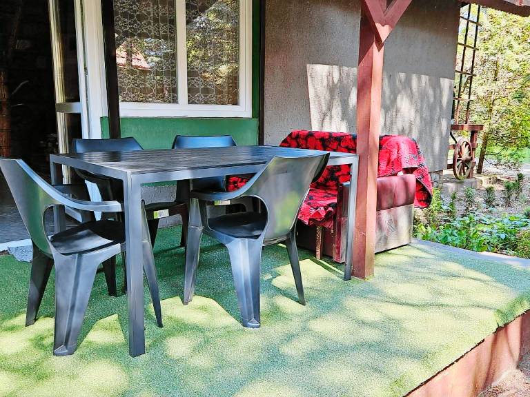 Vacation home with patio, barbeque & yard | Nature view — photo 5