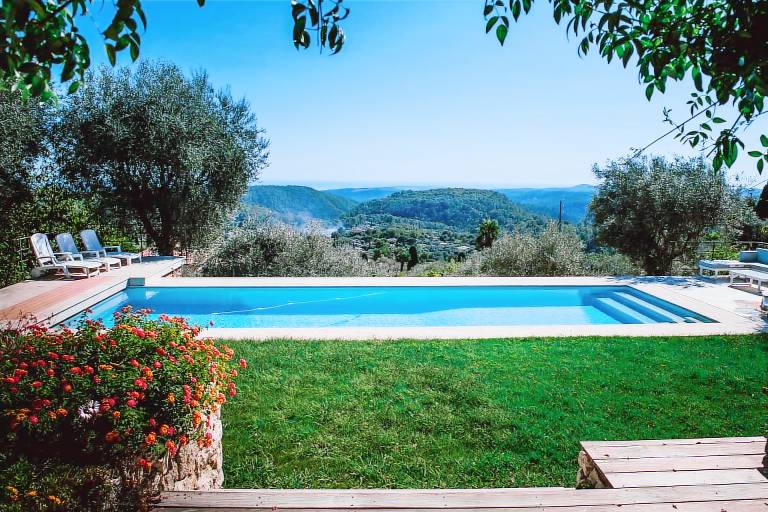 Provençal stone farmhouse with sea view, swimming pool and spa — photo 2