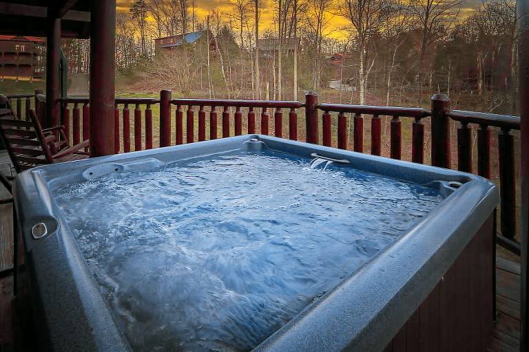 Rascals Retreat: Hot Tub, Gameroom. Arts & Crafts — photo 3