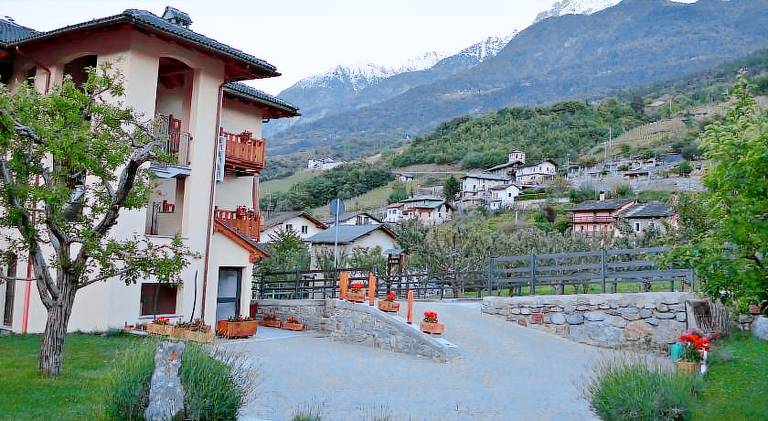 Rental apartment with 2 rooms for 3 persons in Gressan
