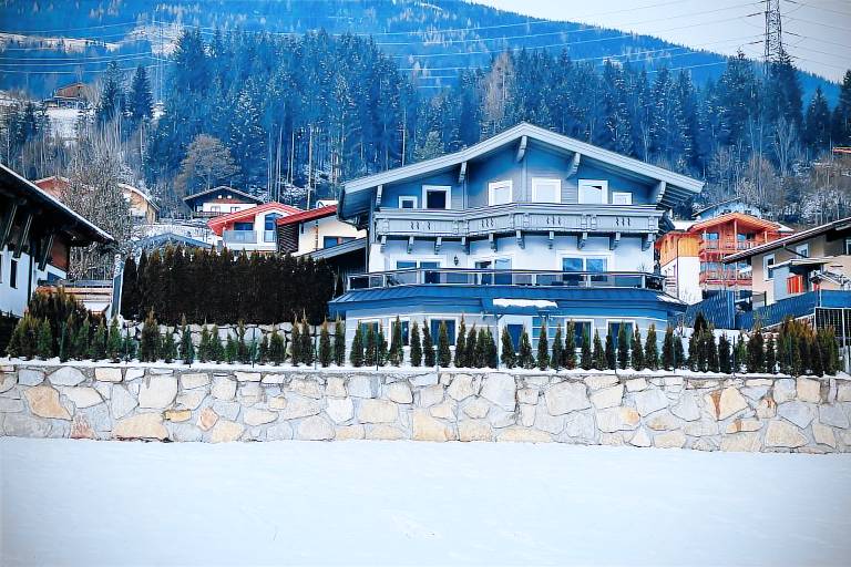 Holiday apartment with terrace & garden | Mountain view in Neukirchen am Grossvenediger