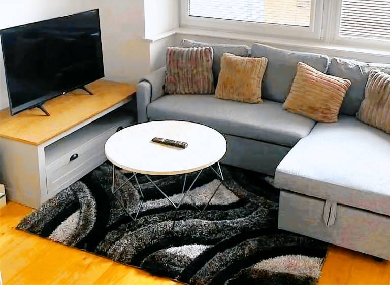 Modern Flat Central Croydon Sleeps 4 Free Parking