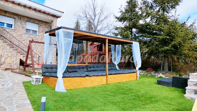 Children-friendly beautiful cottage with barbecue, yard & jacuzzi | Garden view | Dogs allowed — photo 5