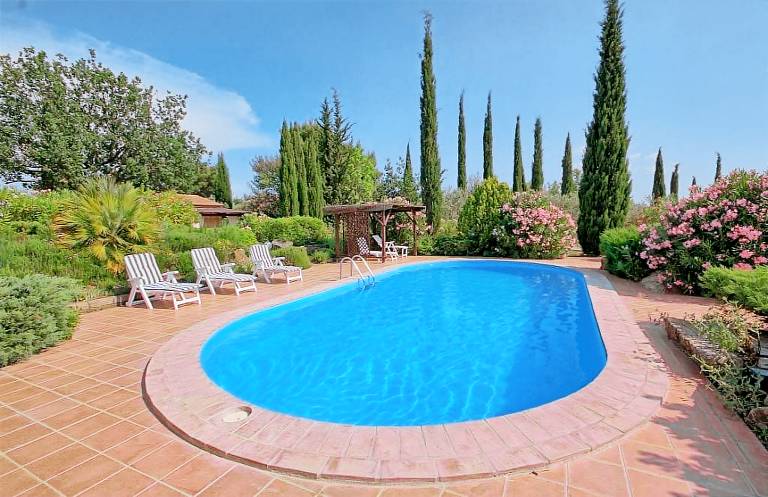 Family-oriented pleasant farm with pool & garden | Pet-friendly — photo 5
