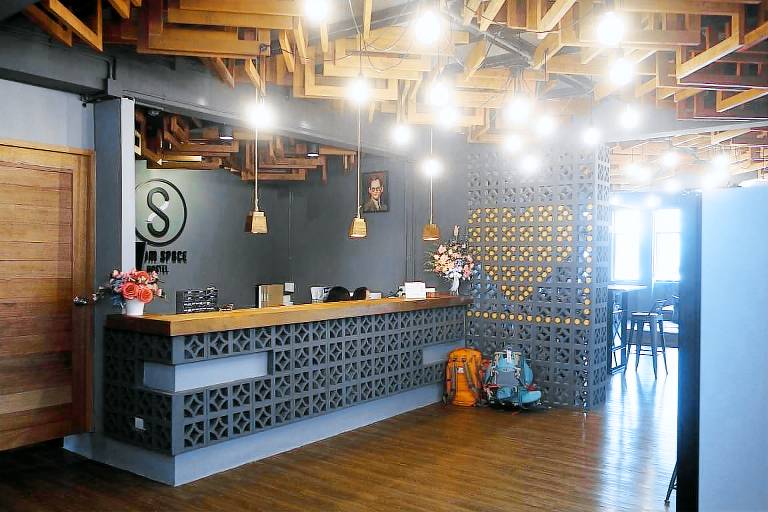 Hostel  Suriya Wong