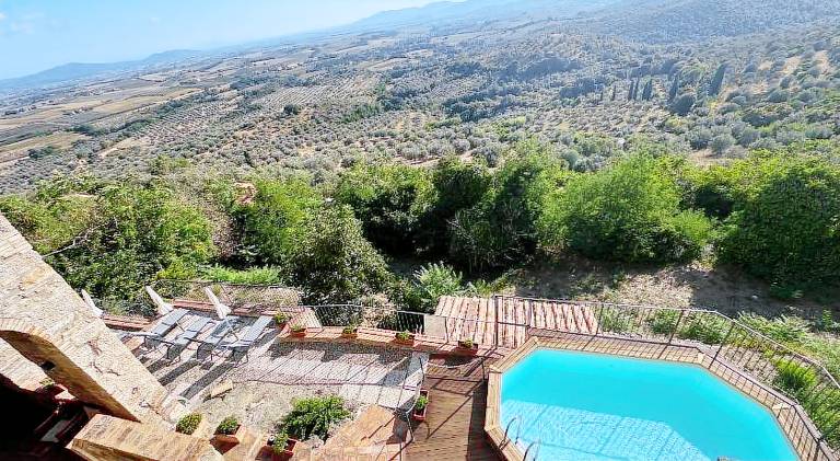 Farm with pool & patio — photo 3
