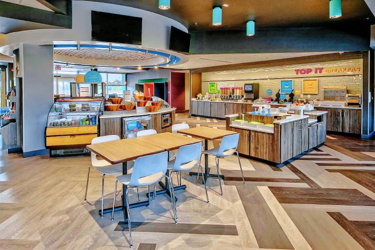 Tru by Hilton Roanoke Hollins