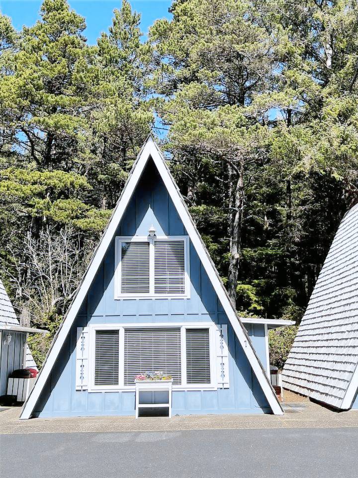 Cabin  Otter Rock