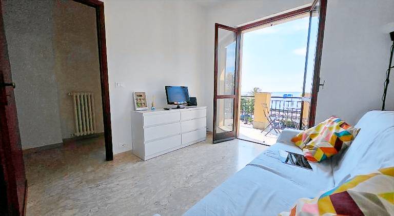 Rental apartment with 2 rooms for 7 persons in Loano