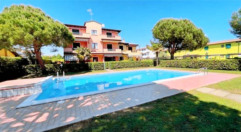 Beautiful holiday apartment with garden, private pool & patio | Beach nearby | Pets allowed in Caorle