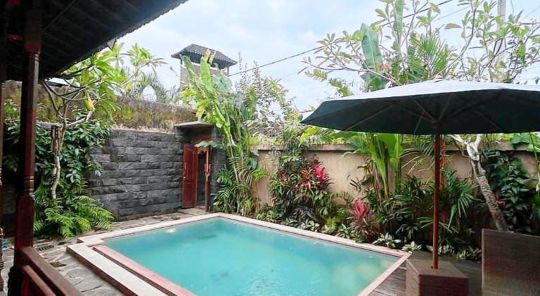 Villa with pool — photo 3
