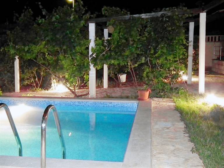 House with grill, jacuzzi & terrace — photo 4
