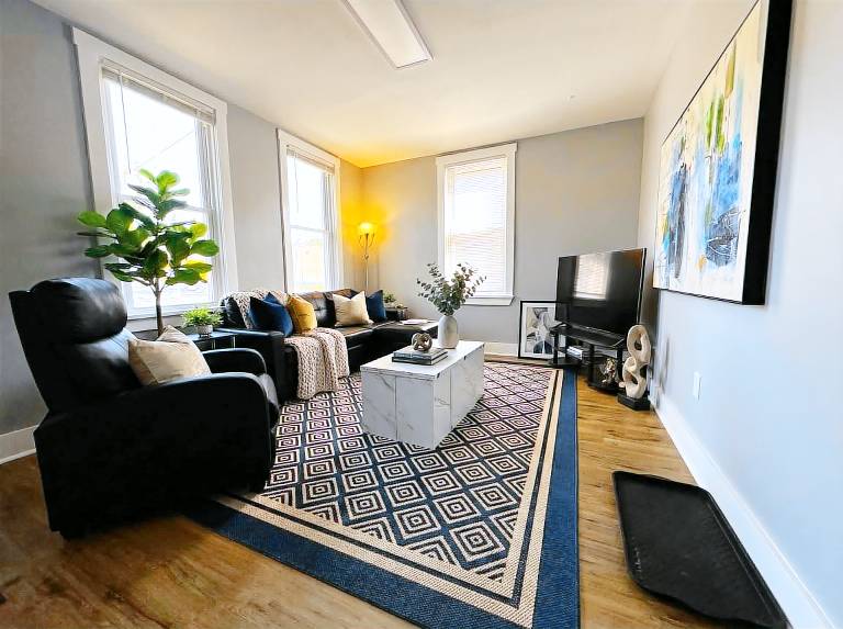 Cozy unit King bed laundry