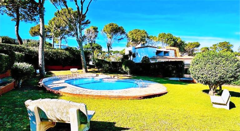 Pleasant vacation home with pool | Close to the beach | Pets are welcome — photo 2