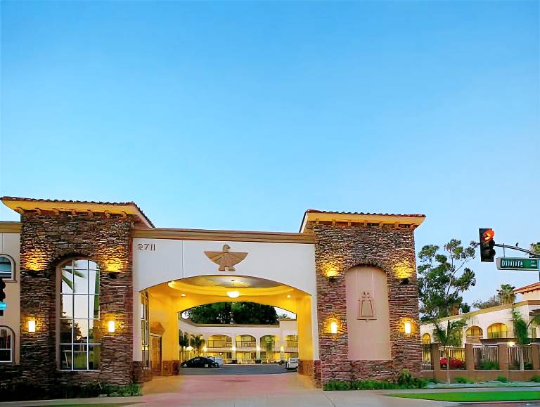 Thunderbird Lodge