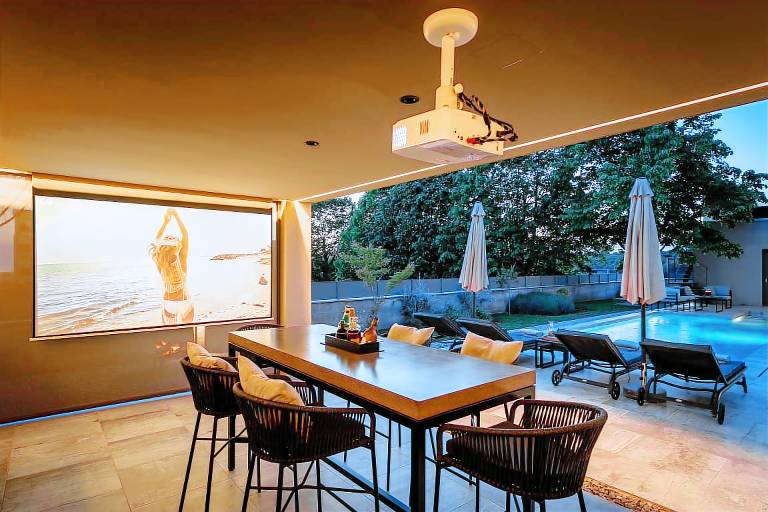 Villa with pool, BBQ & terrace in Novigrad