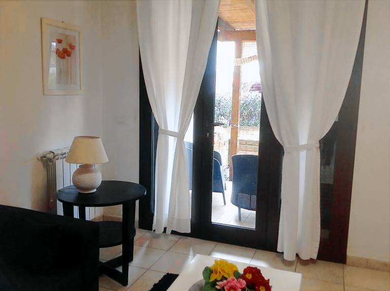 Villa with barbeque, terrace & garden — photo 4