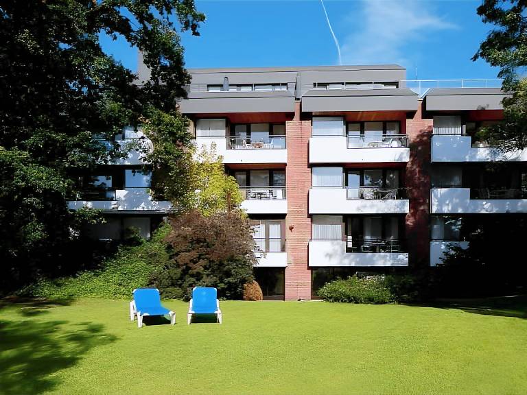 Spacious serviced apartment with pool, patio & yard | Beach nearby | Dogs allowed in Timmendorfer Strand