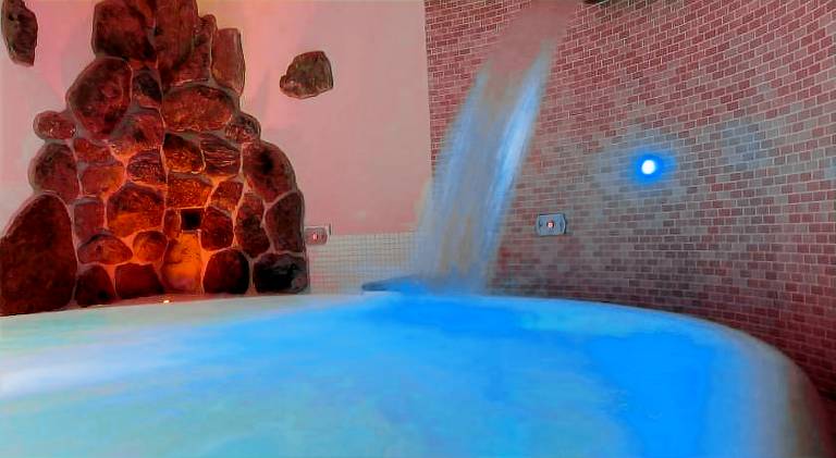 Rental apartment with pool, jacuzzi & yard — photo 3