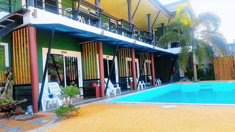 Serviced apartment with garden, pool & jacuzzi — photo 3