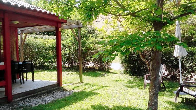 Wonderful chalet with yard, pool & jacuzzi | Mountain view | Pets are welcome — photo 4