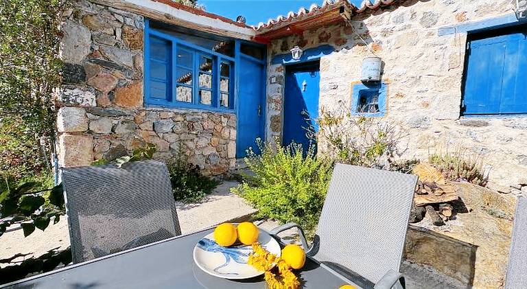 Fully equipped lovely vacation home with barbecue, yard & private pool | Dogs allowed — photo 5