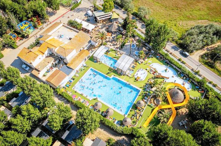 Camping suite with garden, terrace & pool — photo 3