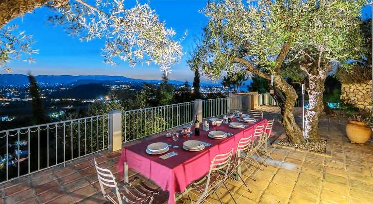 Villa with patio, yard & private pool — photo 4