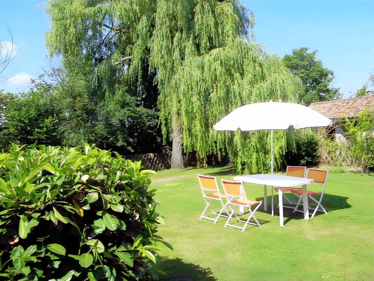 Child-friendly house with terrace, pool & fast internet | Garden view | Pet-friendly — photo 4