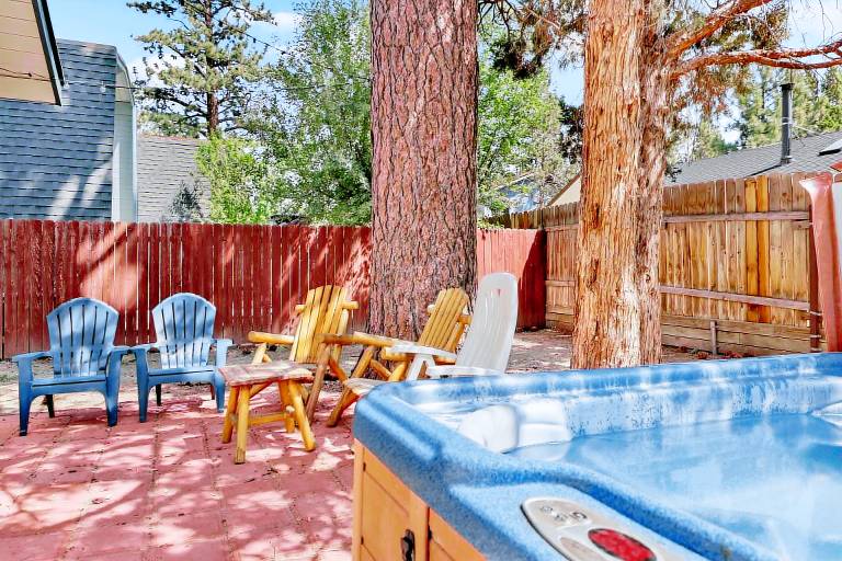 Cabin with patio, yard & BBQ | Mountain view in San Bernardino, CA