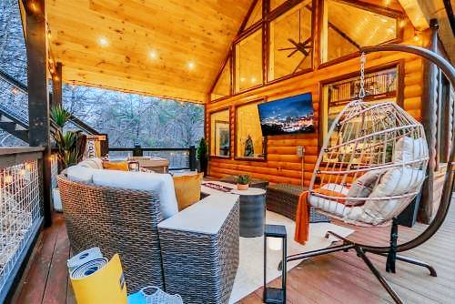 New Modern Cabin Hot Tub Epic Deck Pets — photo 3