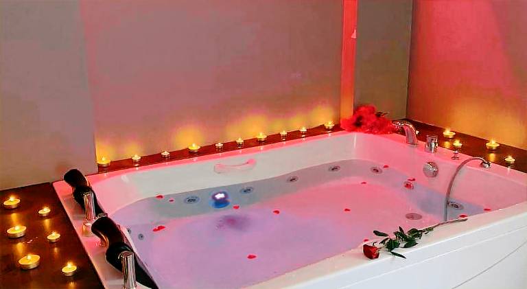 Villa with pool & hot tub — photo 5