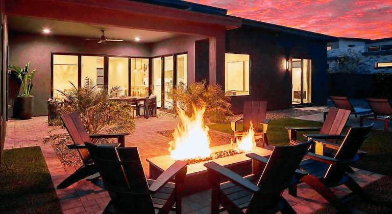 Vacation home with pool — photo 5