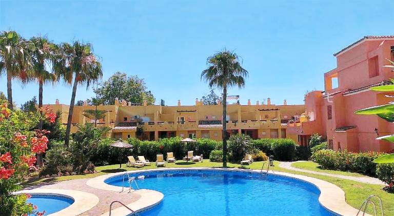 Fully equipped apartment with patio, garden & pool | Good for workation | Dogs allowed — photo 2