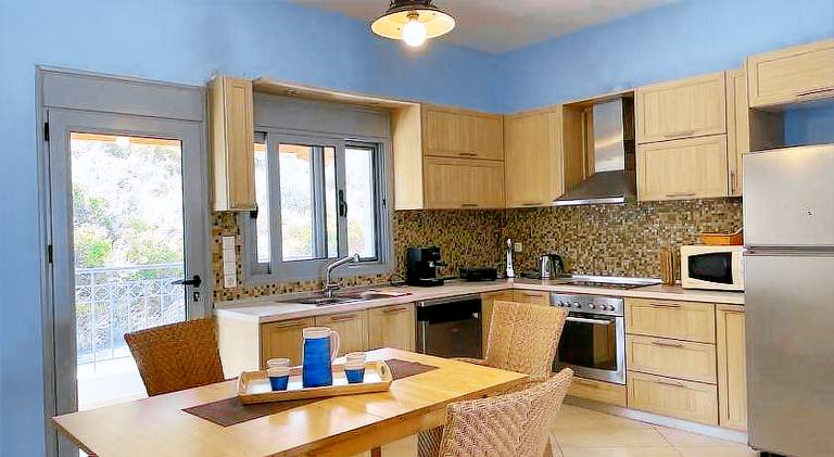 Fully equipped spacious vacation home with terrace & garden | Suitable for remote work | Dogs allowed — photo 3