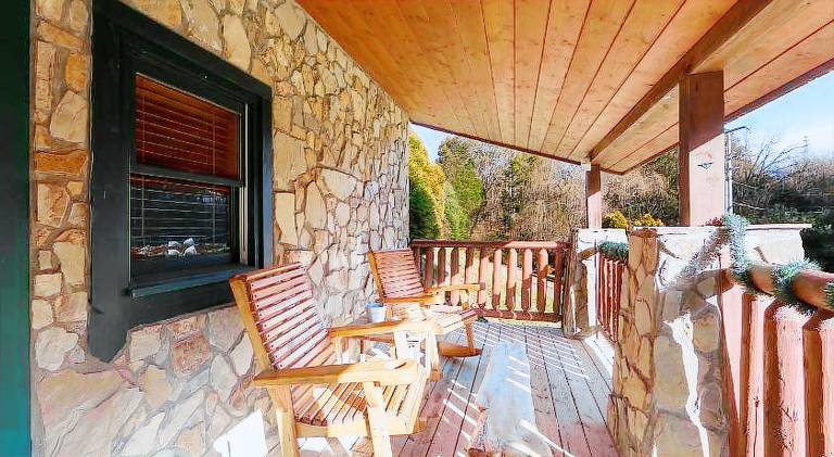 Vacation home with hot tub — photo 5