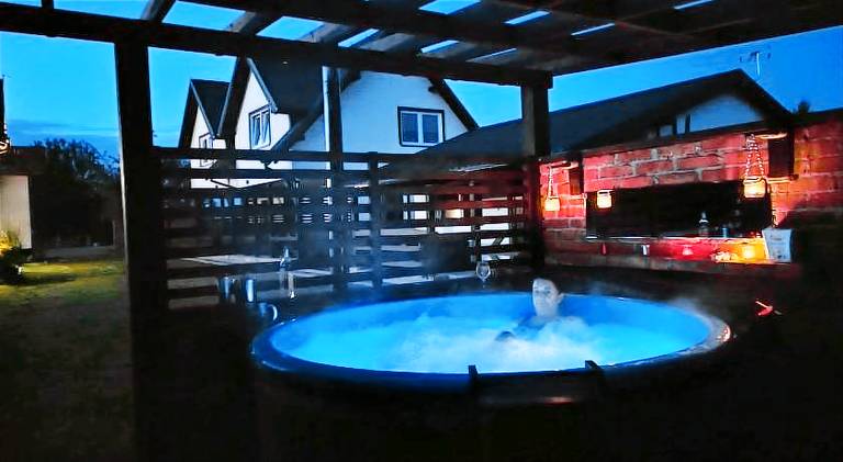 Vacation home with pool & jacuzzi — photo 4