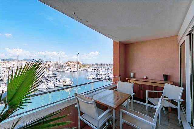 Holiday apartment with pool, terrace & garden — photo 3