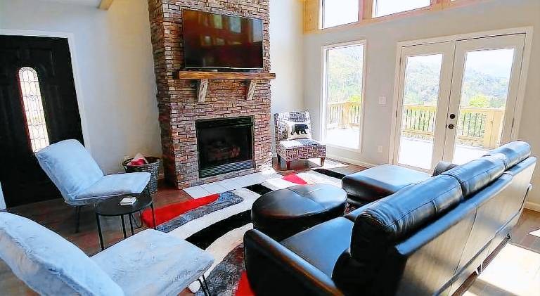 Vacation home with jacuzzi — photo 3