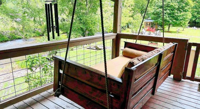 House with hot tub | Pet-friendly — photo 5