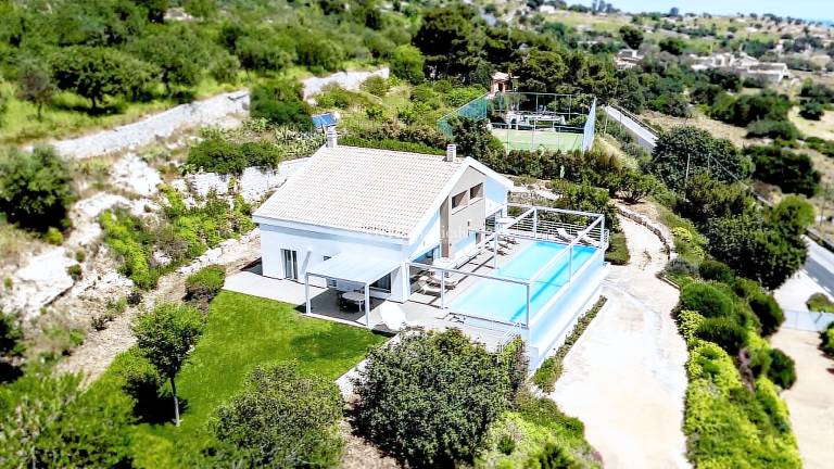 Villa with hot tub, grill & patio | Pool view — photo 2