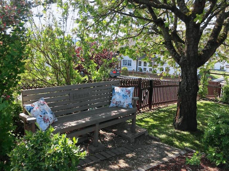 Holiday apartment with yard, barbeque & terrace — photo 3