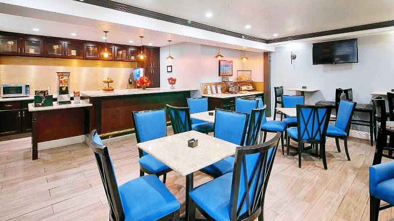 Best Western Plus Diamond Valley Inn — photo 5
