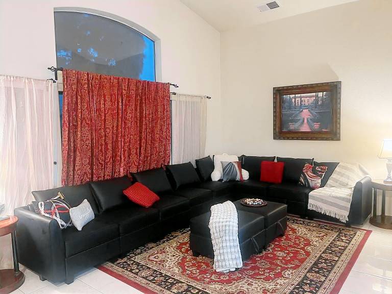 Family-oriented pleasant vacation home with pool | Pet-friendly — photo 5