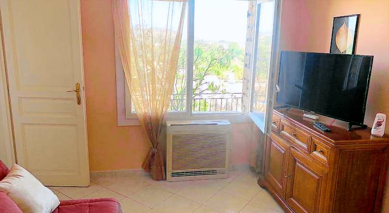 Holiday apartment with terrace, yard & barbeque — photo 2